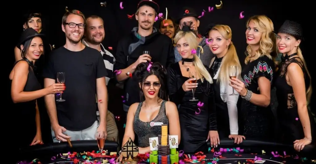 WSOP Event #82: Melika Razavi Wins Her First Gold Bracelet